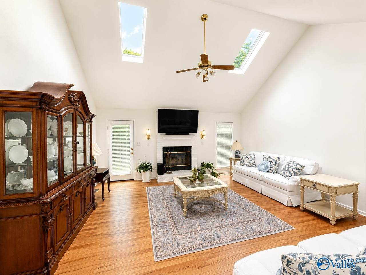 https://bt-photos.global.ssl.fastly.net/nalmls/1280_boomver_1_21917446-2.jpg