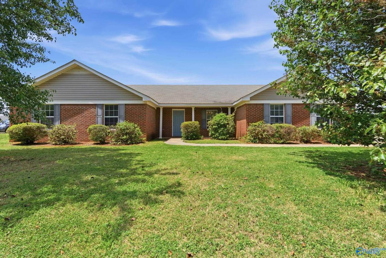 114 Beaconsfield Drive - Photo 1