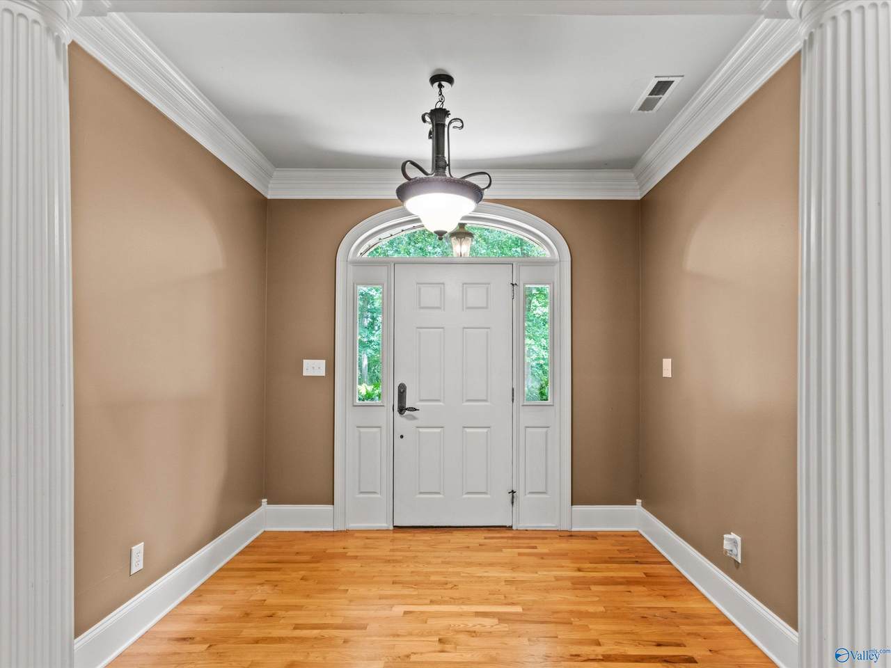 https://bt-photos.global.ssl.fastly.net/nalmls/1280_boomver_1_21917808-2.jpg