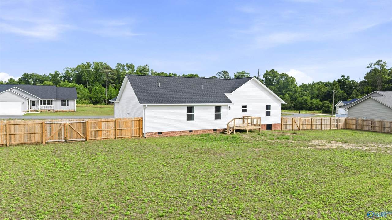 https://bt-photos.global.ssl.fastly.net/nalmls/1280_boomver_1_21917876-2.jpg