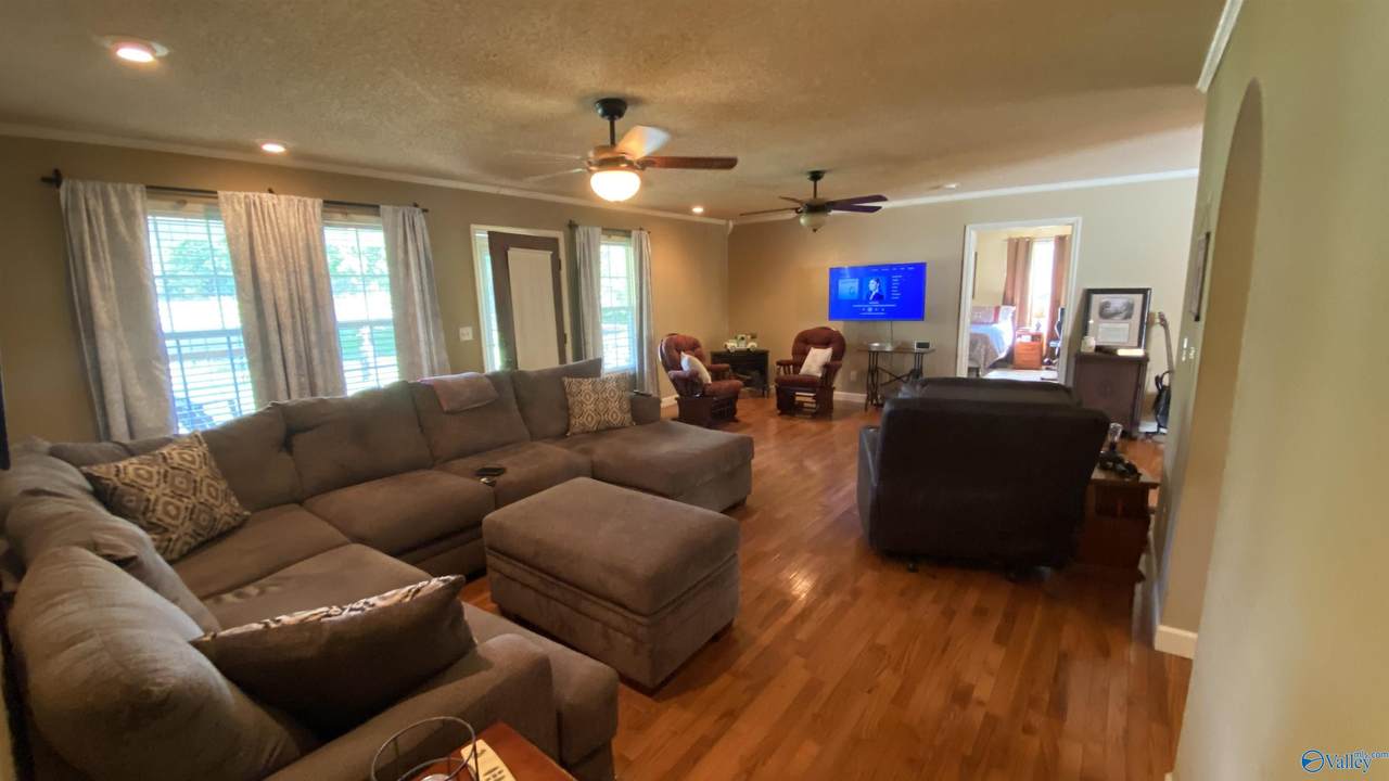 https://bt-photos.global.ssl.fastly.net/nalmls/1280_boomver_1_21918402-2.jpg