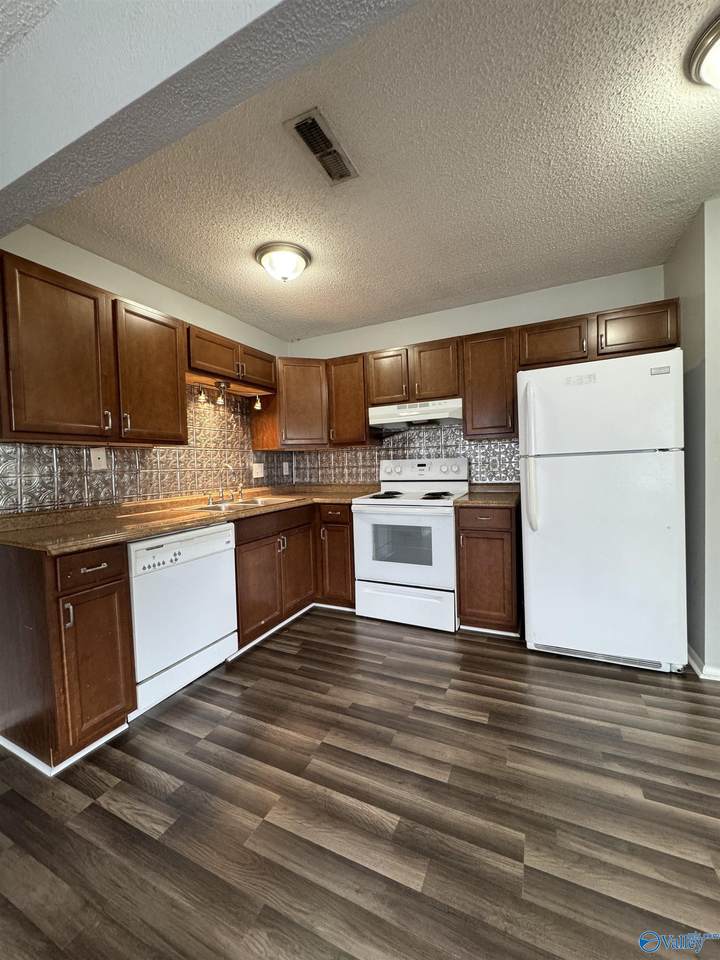 https://bt-photos.global.ssl.fastly.net/nalmls/1280_boomver_1_21918750-2.jpg