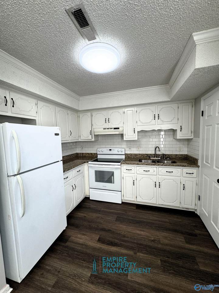 https://bt-photos.global.ssl.fastly.net/nalmls/1280_boomver_1_21918773-2.jpg