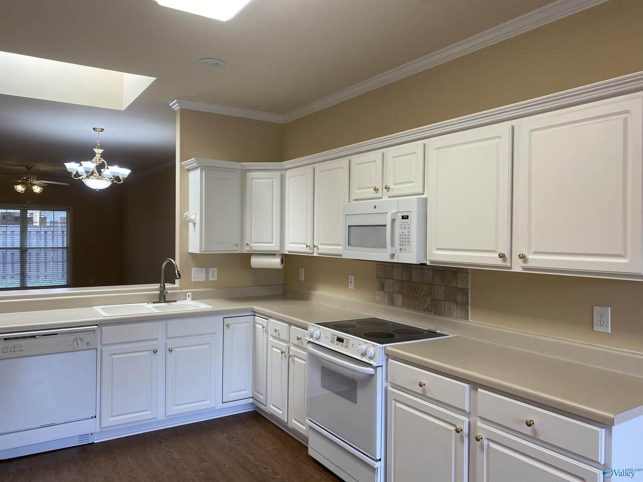 https://bt-photos.global.ssl.fastly.net/nalmls/1280_boomver_1_21919232-2.jpg