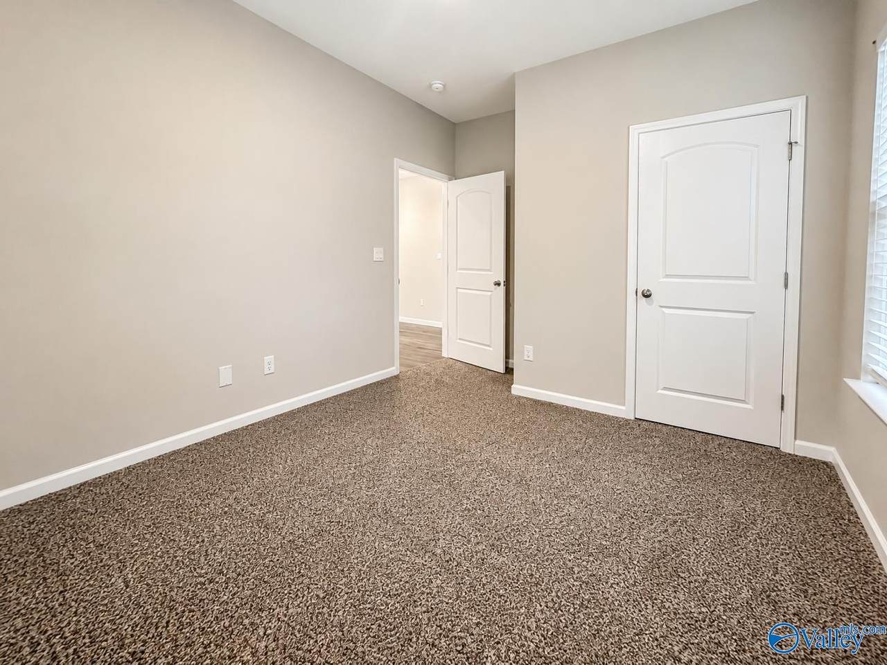 https://bt-photos.global.ssl.fastly.net/nalmls/orig_boomver_1_21919497-2.jpg