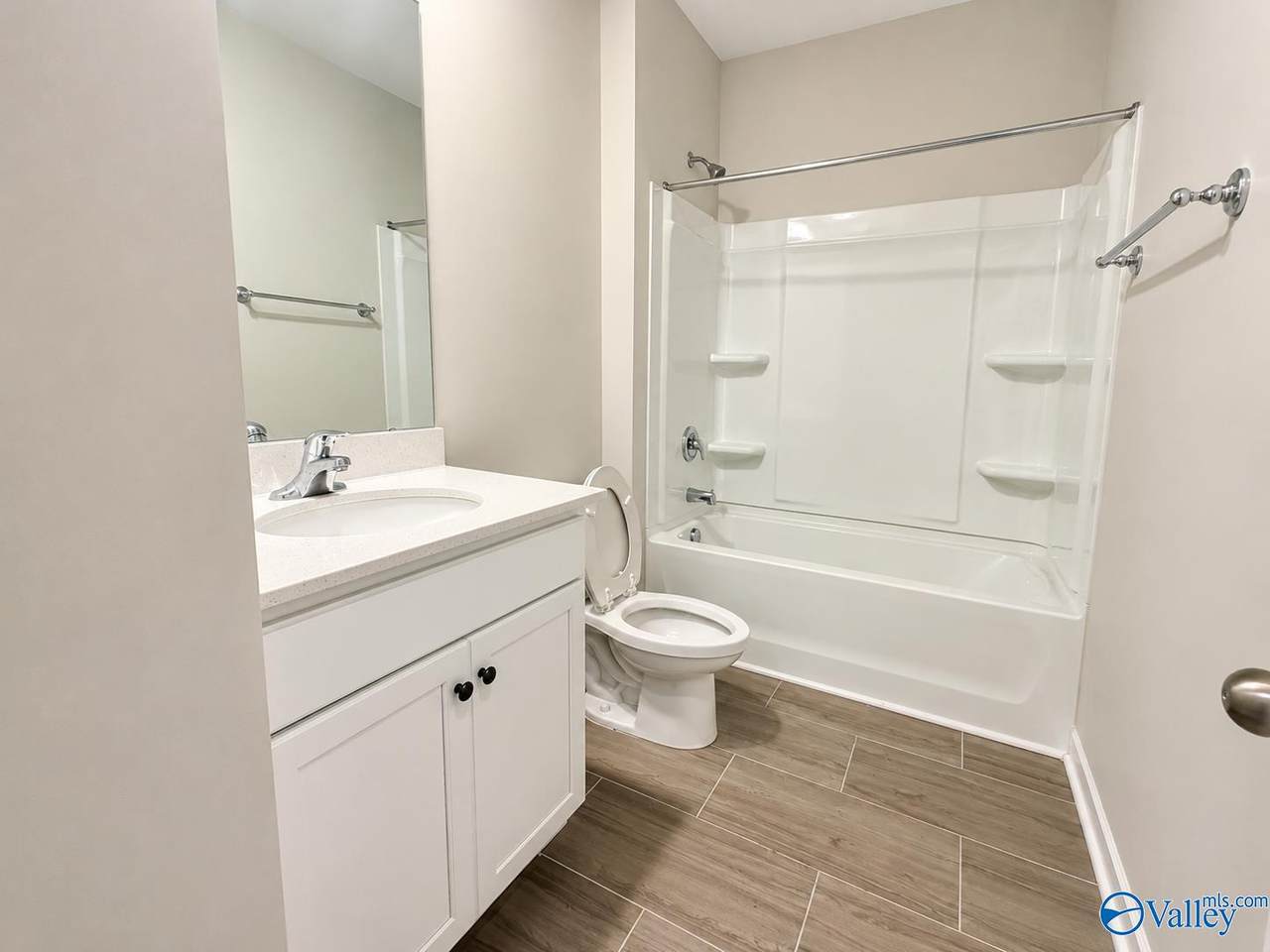 https://bt-photos.global.ssl.fastly.net/nalmls/orig_boomver_1_21919497-2.jpg
