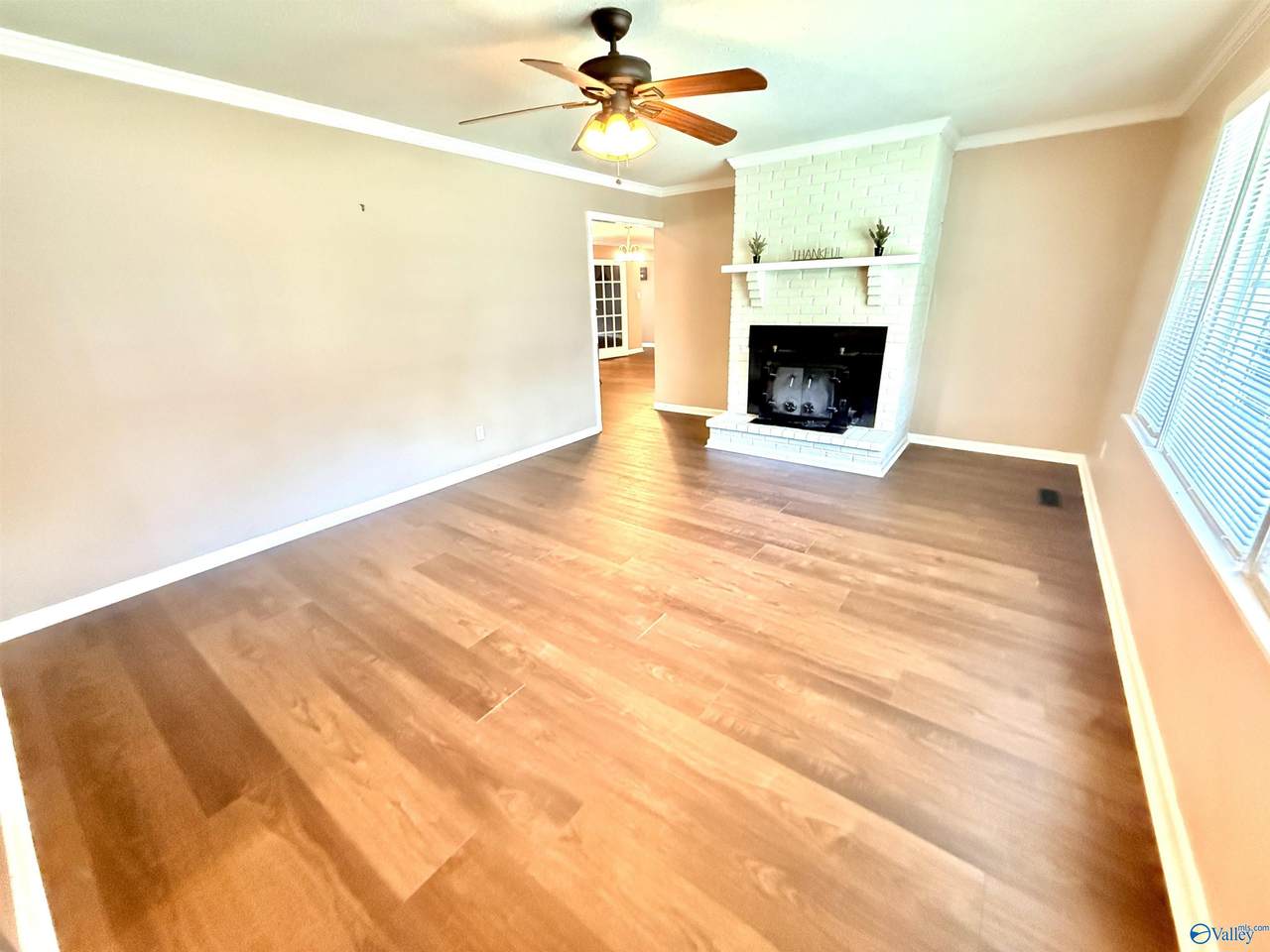 https://bt-photos.global.ssl.fastly.net/nalmls/1280_boomver_1_21919679-2.jpg