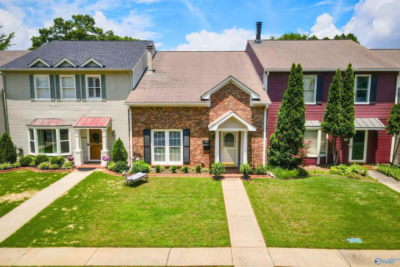 1562 River Bend Place - Photo 1