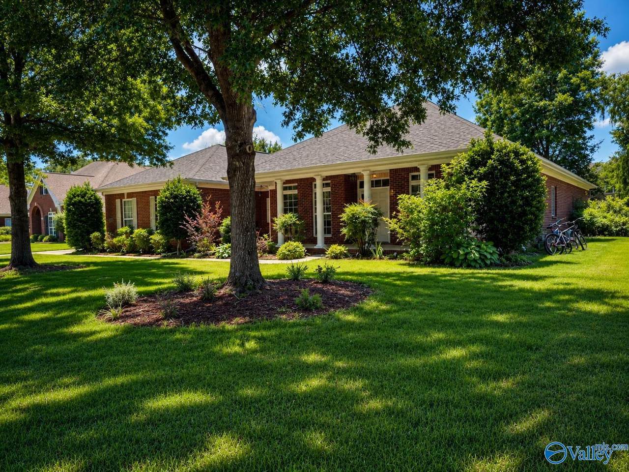 https://bt-photos.global.ssl.fastly.net/nalmls/1280_boomver_1_21919871-2.jpg