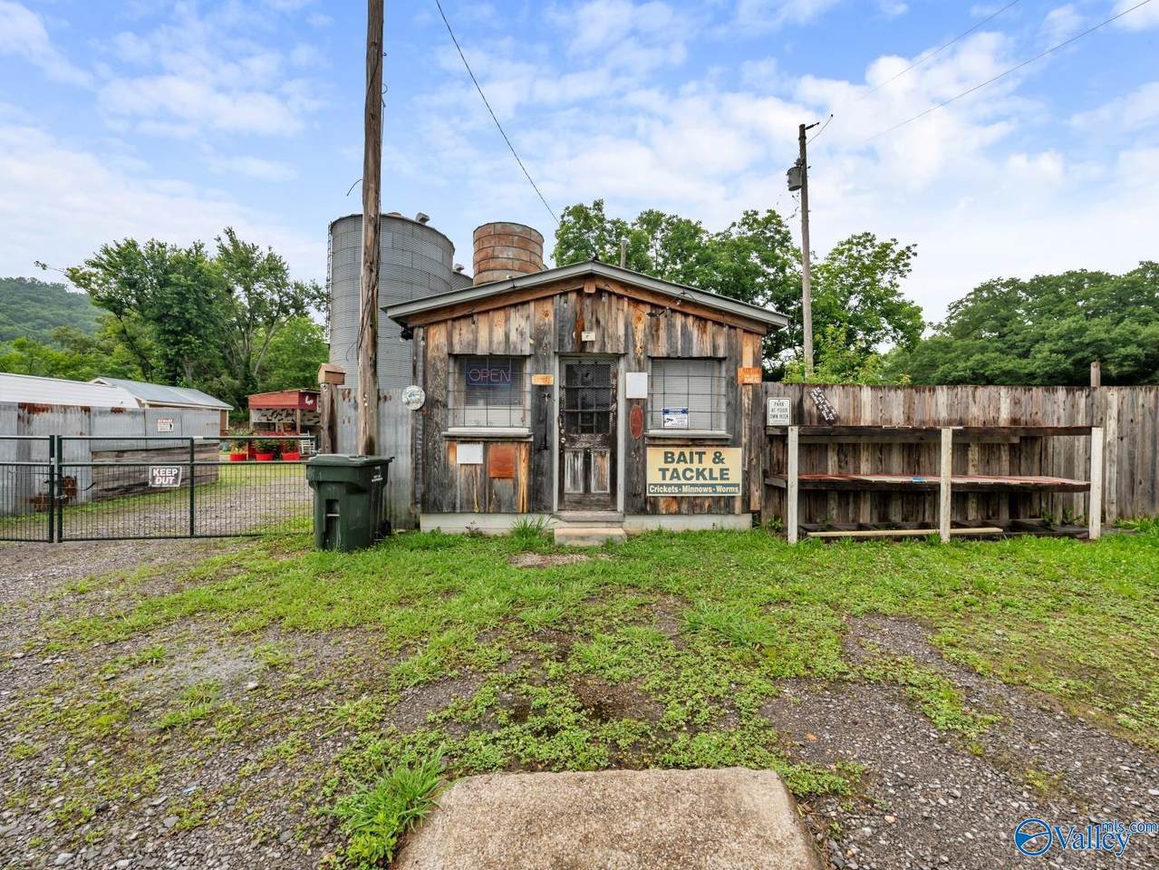 https://bt-photos.global.ssl.fastly.net/nalmls/1280_boomver_1_21919981-2.jpg