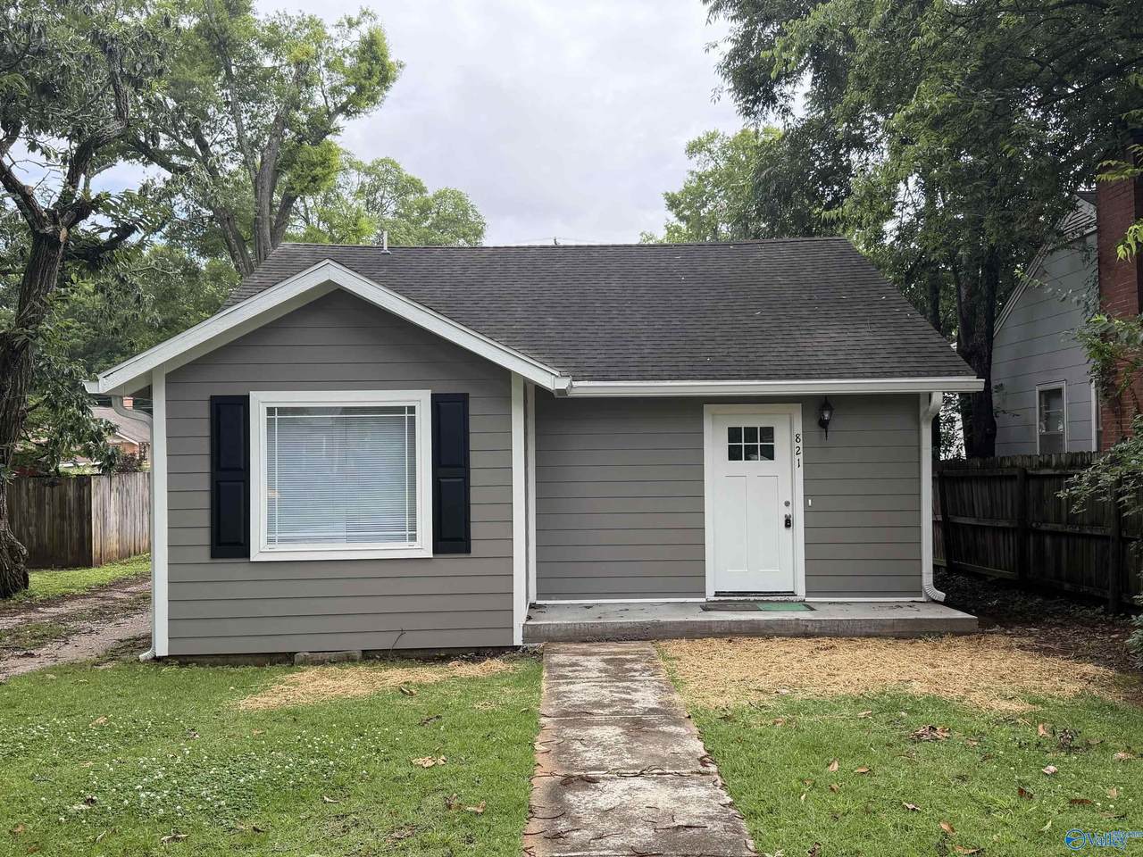821 East Moulton Street - Photo 1