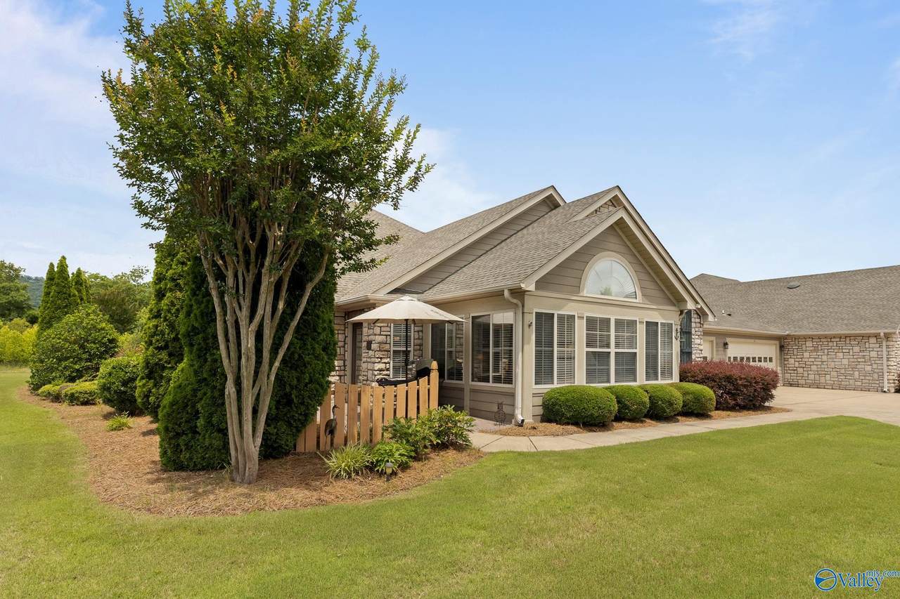 24 Laurel Lane - Photo 1