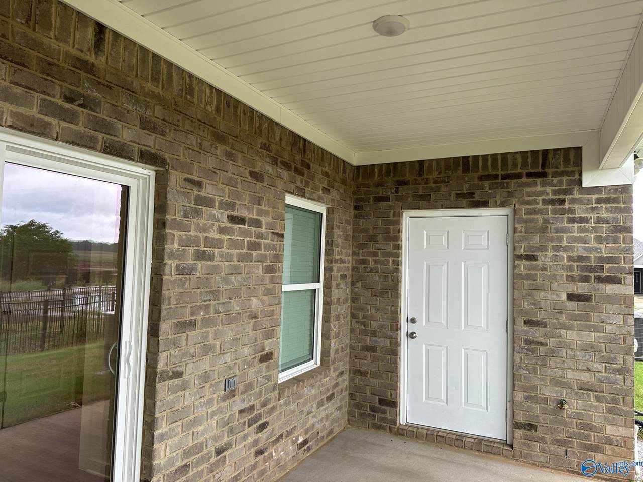 https://bt-photos.global.ssl.fastly.net/nalmls/1280_boomver_1_21921304-2.jpg