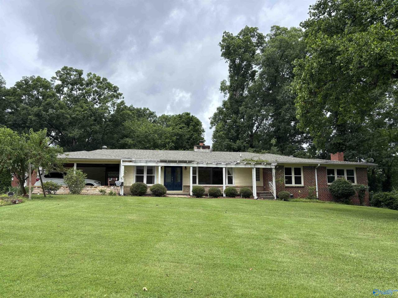 419 Country Club Drive - Photo 1