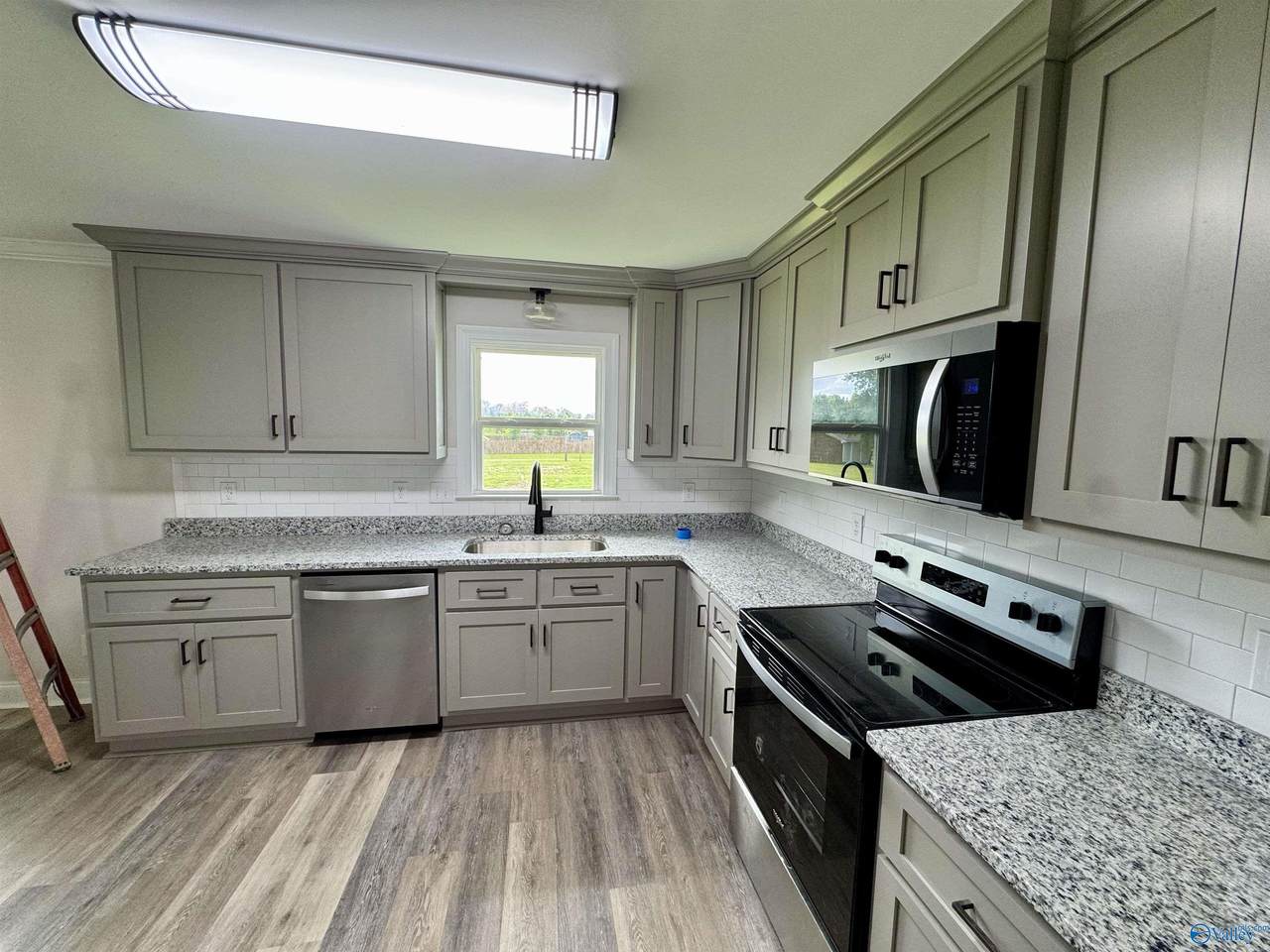 https://bt-photos.global.ssl.fastly.net/nalmls/1280_boomver_1_21921552-2.jpg