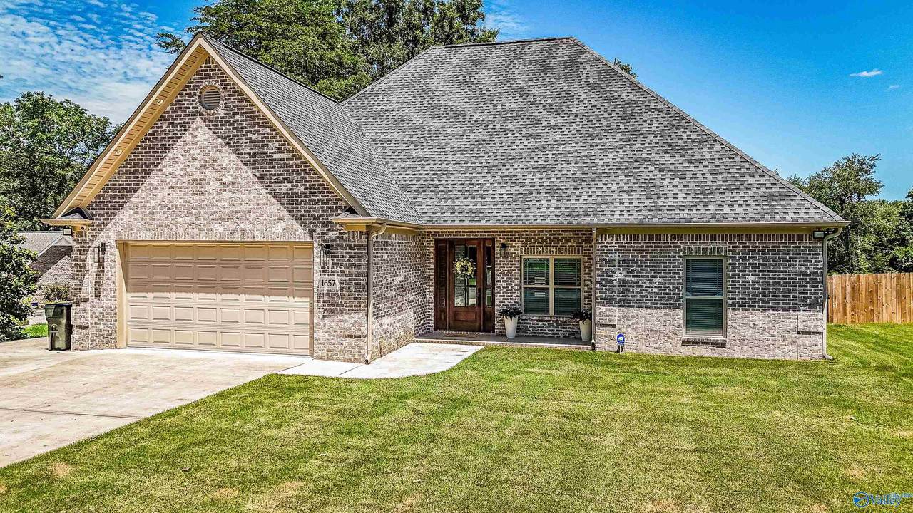1657 Scott Road - Photo 1