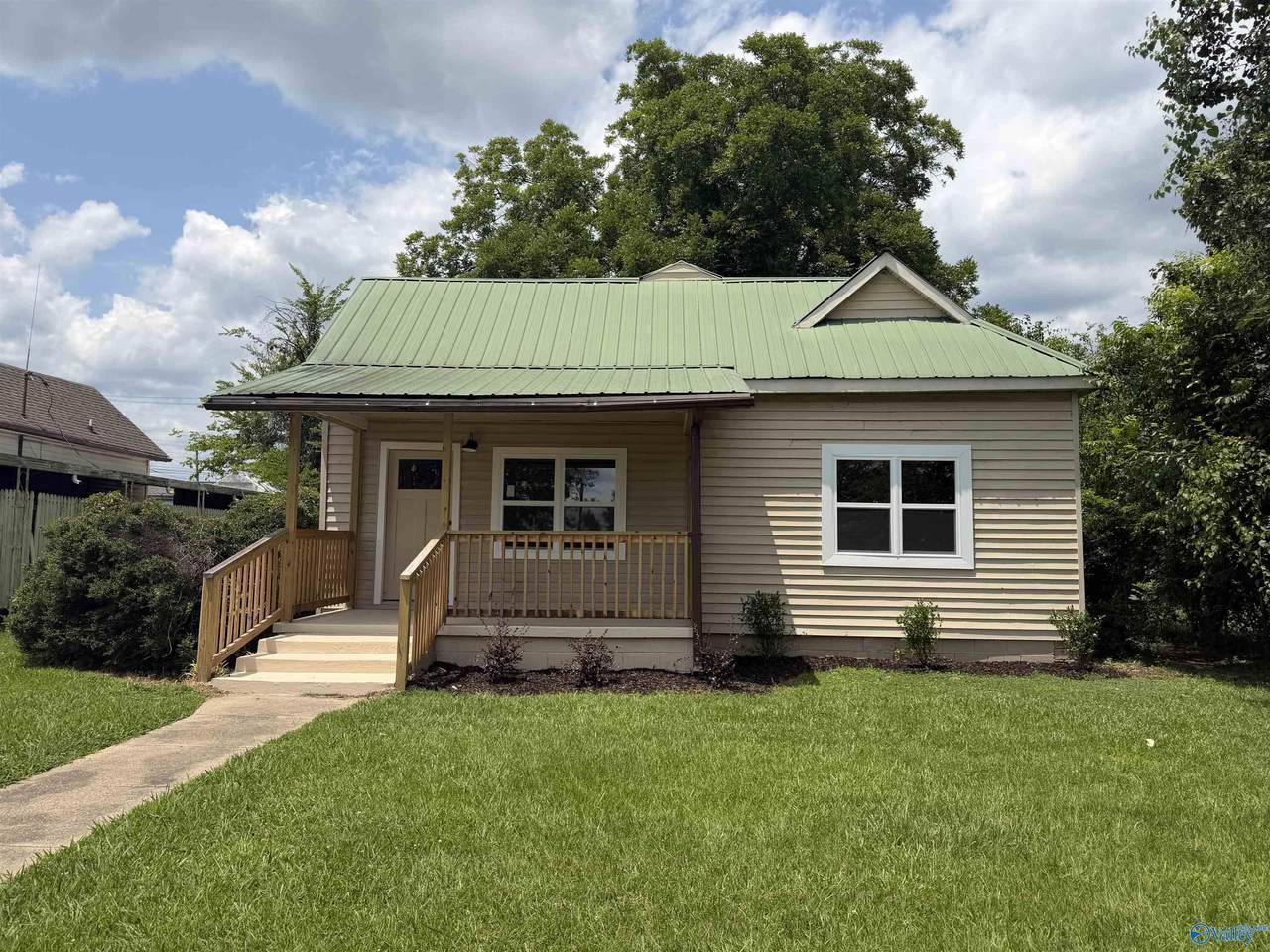 2511 Sansom Avenue - Photo 1