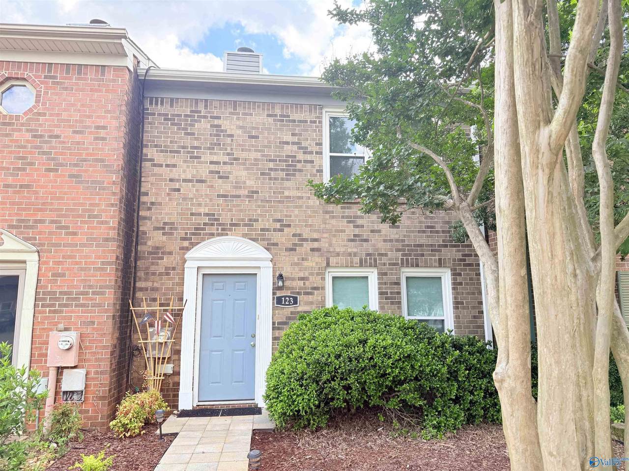 123 Cresent Circle - Photo 1