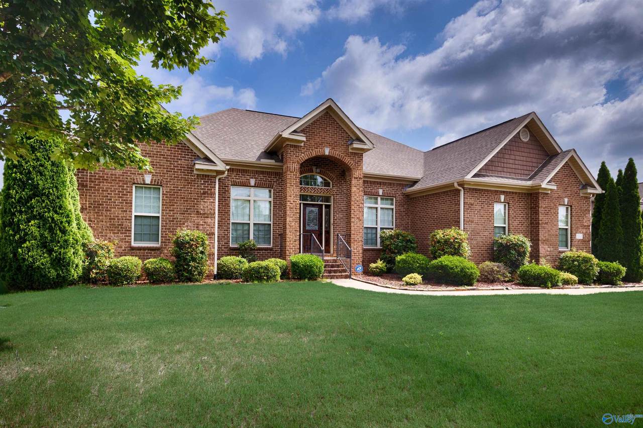 157 Castlewood Drive - Photo 1