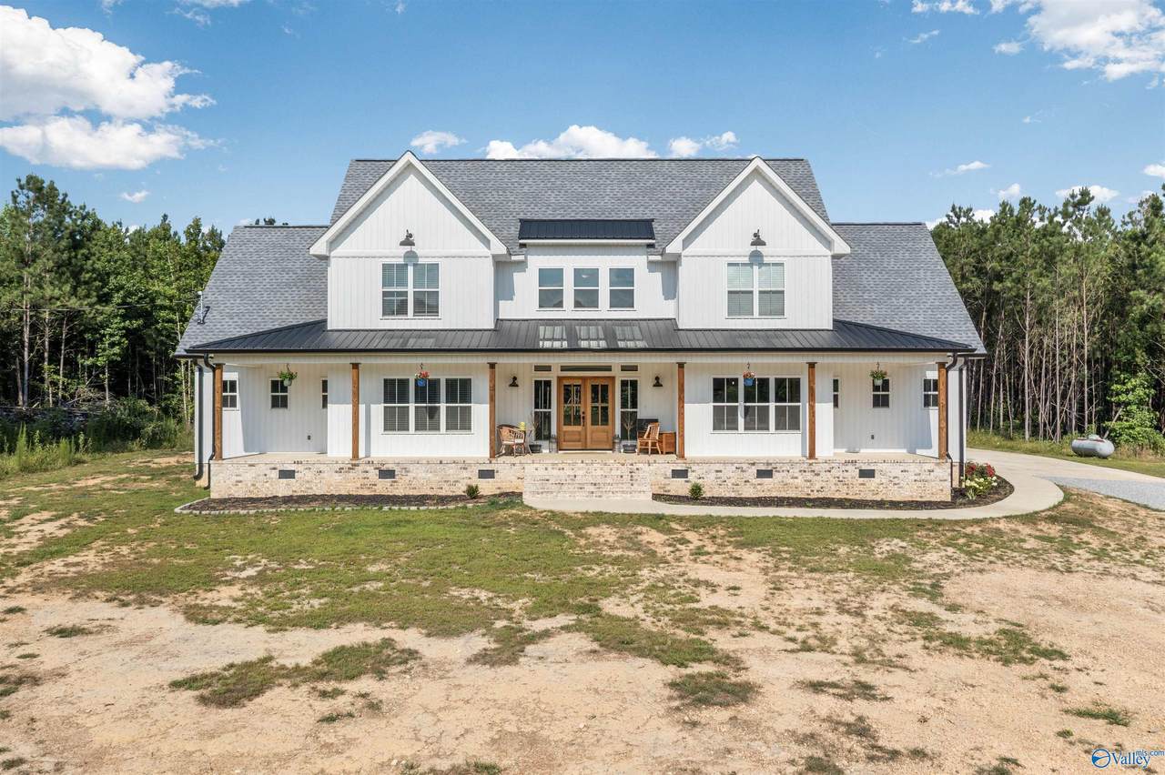 1380 Websters Chapel Rd - Photo 1