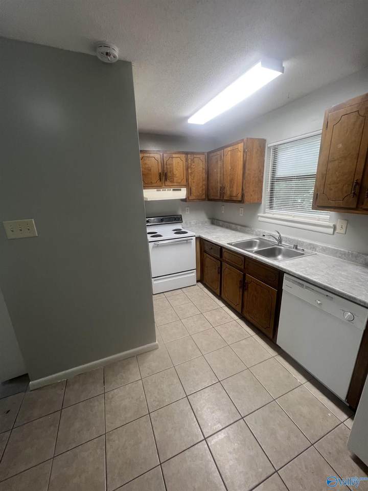 https://bt-photos.global.ssl.fastly.net/nalmls/1280_boomver_1_21922980-2.jpg