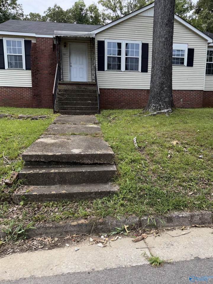 1123 Hillsboro Drive - Photo 1