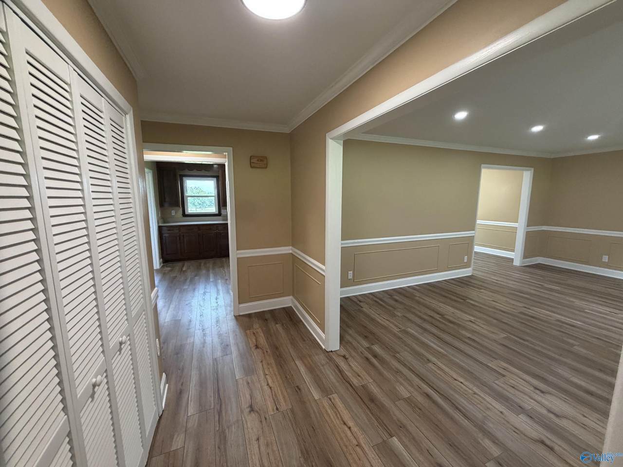 https://bt-photos.global.ssl.fastly.net/nalmls/1280_boomver_1_21923594-2.jpg