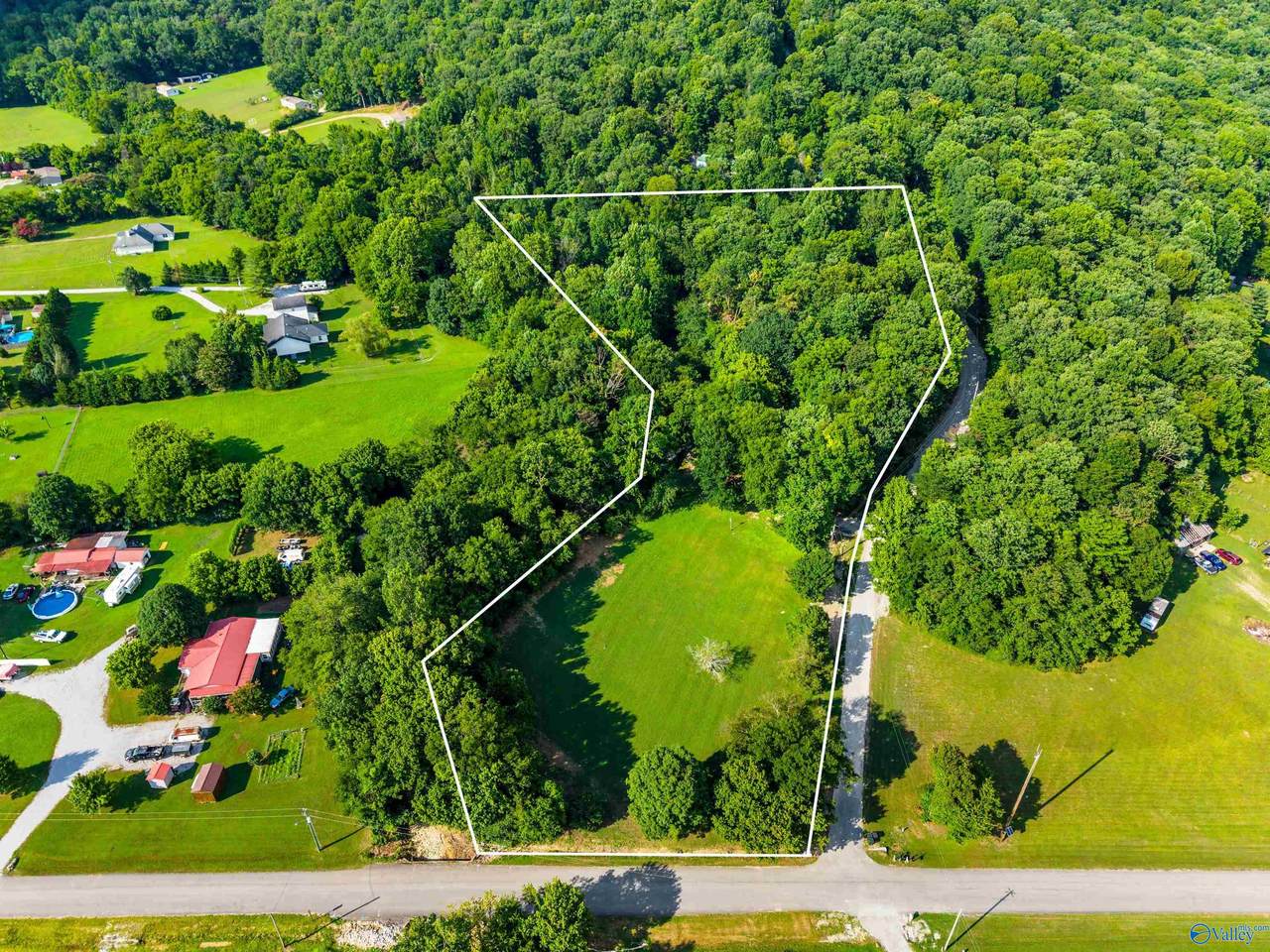 141 Deertrace Parkway - Photo 1