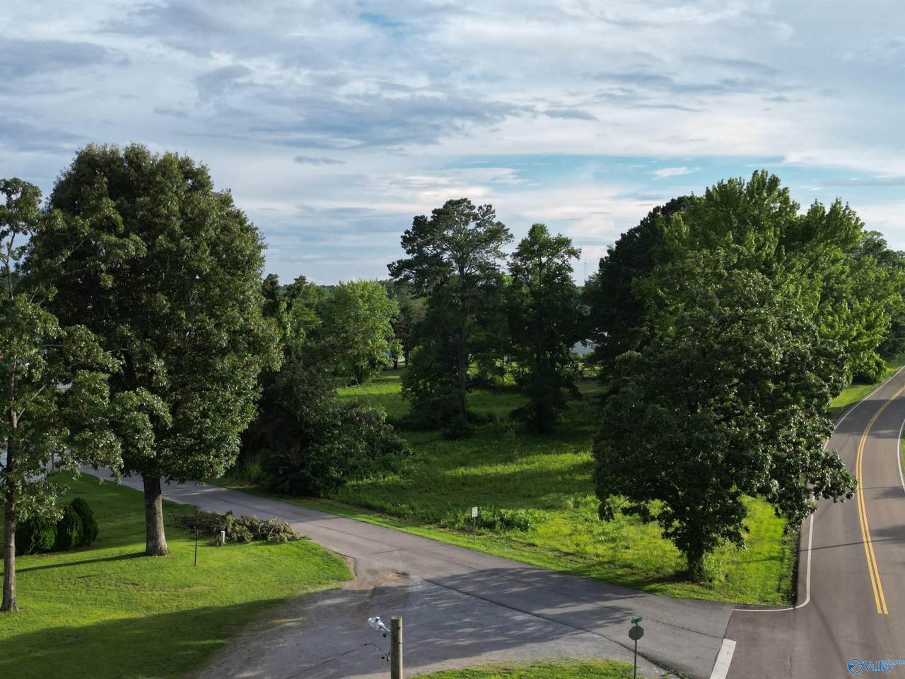 https://bt-photos.global.ssl.fastly.net/nalmls/1280_boomver_1_21923818-2.jpg