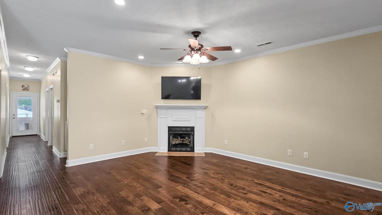 https://bt-photos.global.ssl.fastly.net/nalmls/1280_boomver_1_21923917-2.jpg