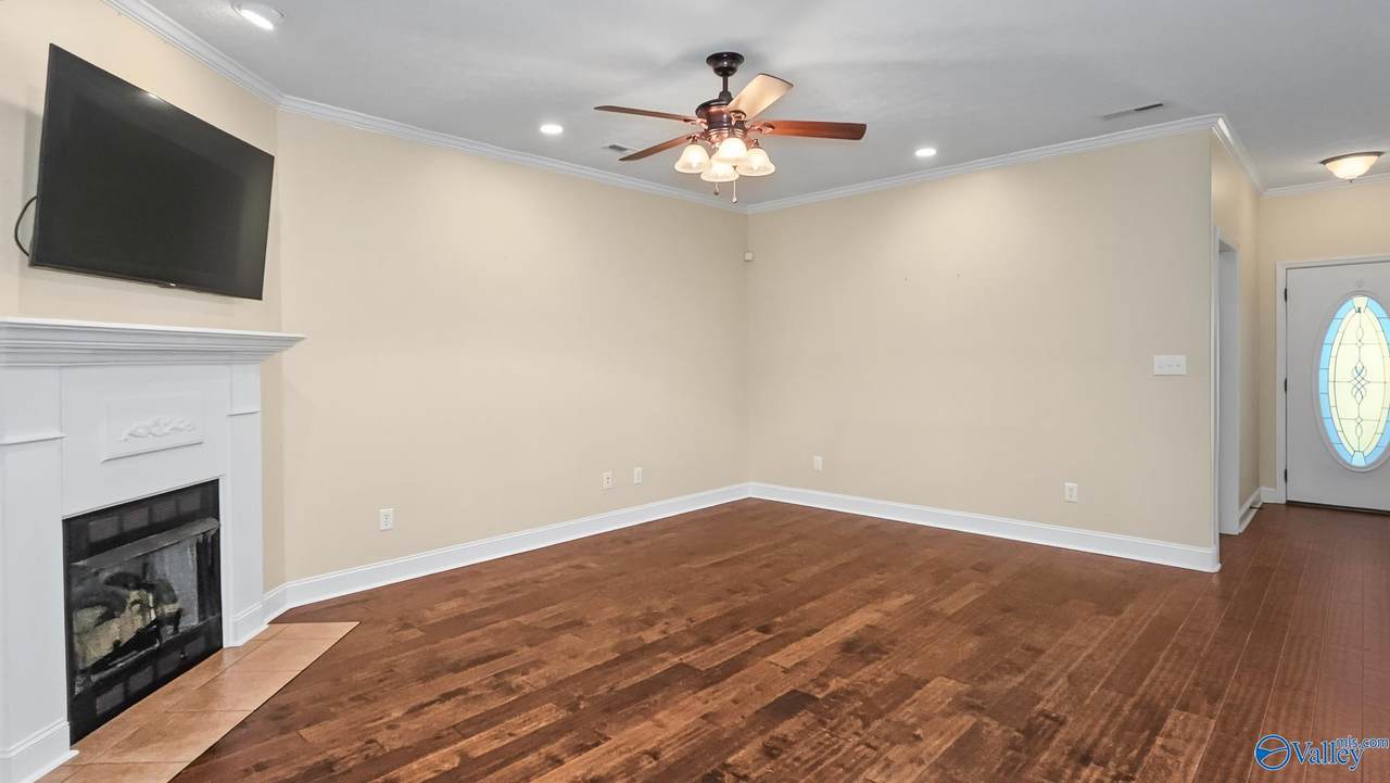 https://bt-photos.global.ssl.fastly.net/nalmls/1280_boomver_1_21923917-2.jpg
