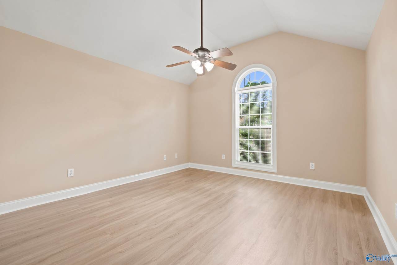 https://bt-photos.global.ssl.fastly.net/nalmls/1280_boomver_1_21924051-2.jpg