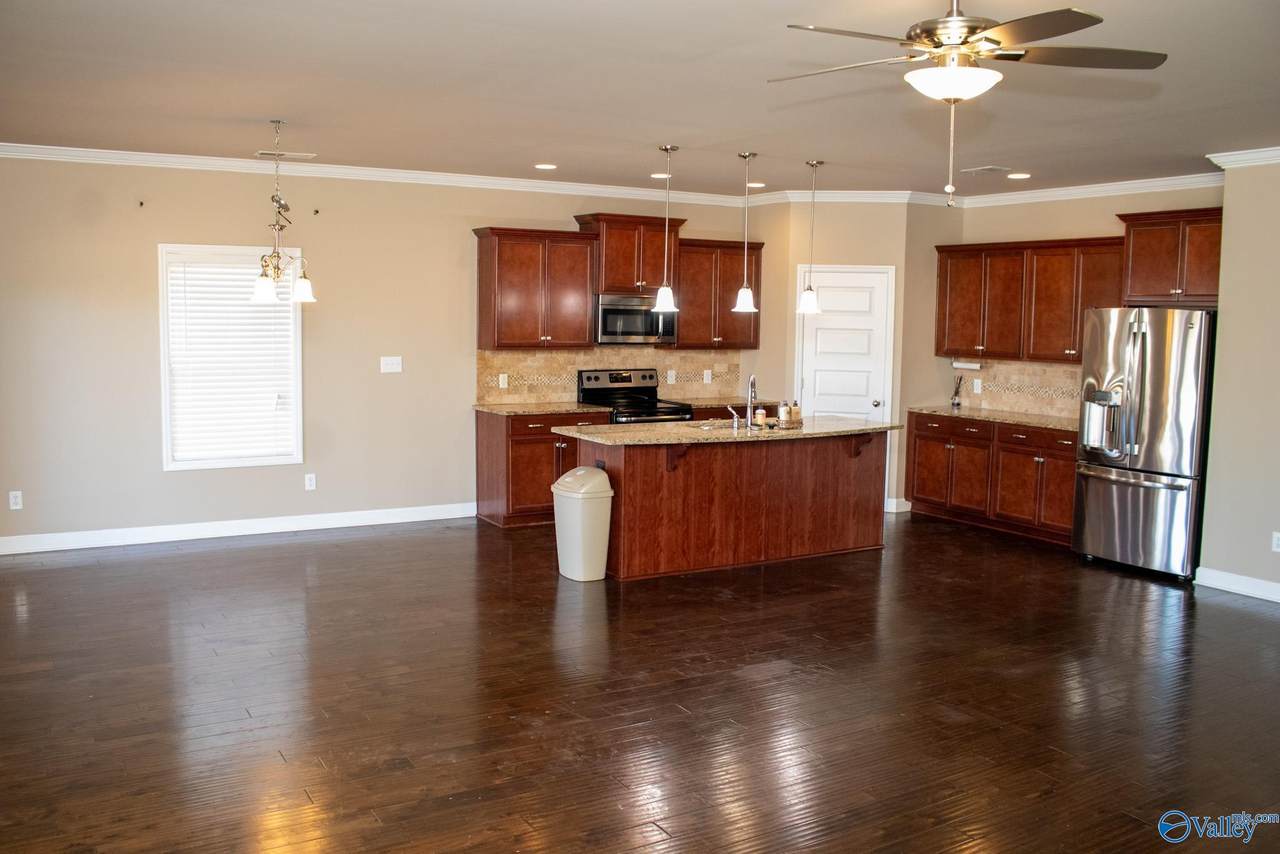 https://bt-photos.global.ssl.fastly.net/nalmls/1280_boomver_1_21924382-2.jpg