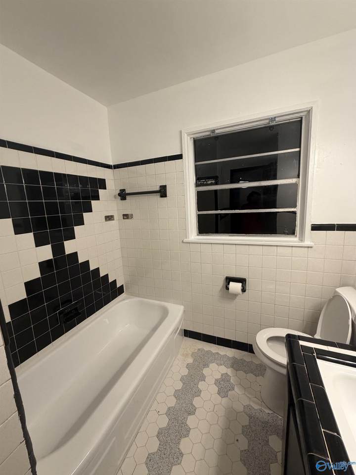 https://bt-photos.global.ssl.fastly.net/nalmls/orig_boomver_1_21924491-3.jpg