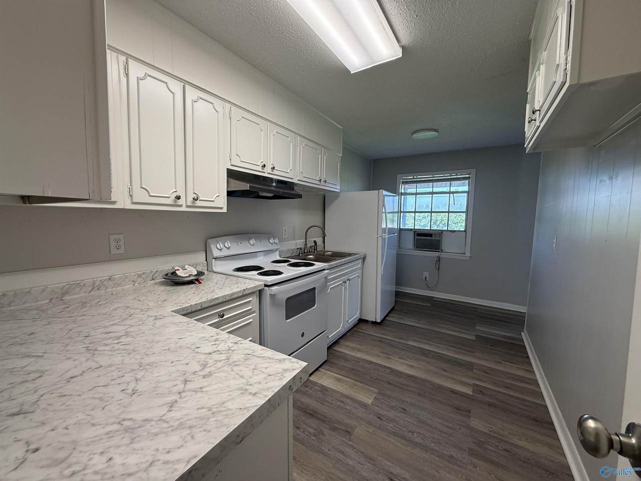 206 Cloverleaf Drive - Photo 1