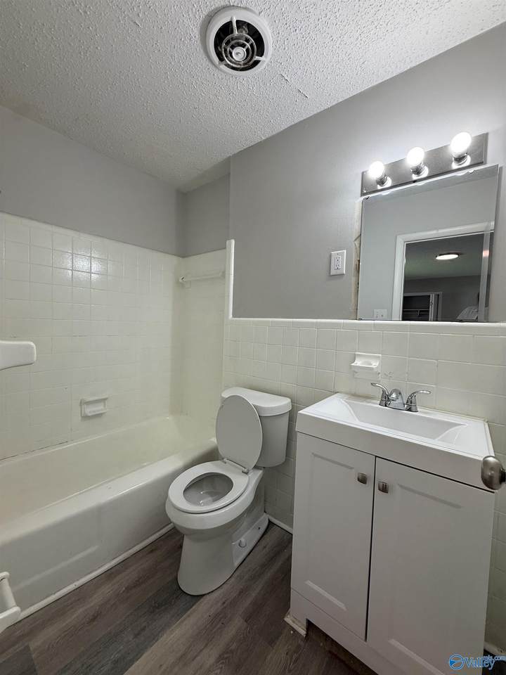 https://bt-photos.global.ssl.fastly.net/nalmls/1280_boomver_1_21924563-2.jpg