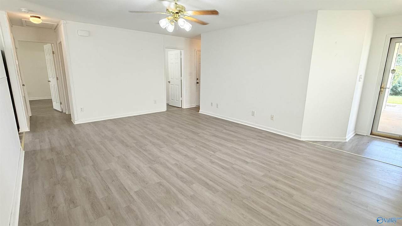 https://bt-photos.global.ssl.fastly.net/nalmls/1280_boomver_1_21924582-2.jpg