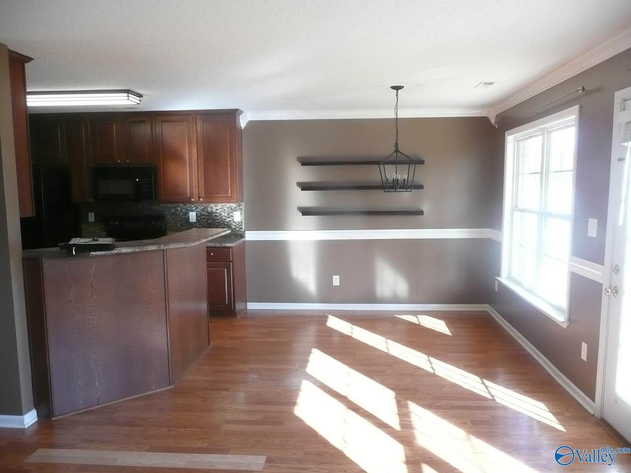 https://bt-photos.global.ssl.fastly.net/nalmls/1280_boomver_1_21924644-2.jpg