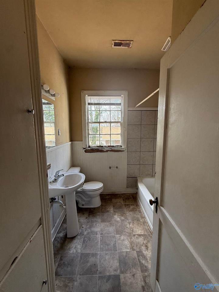 https://bt-photos.global.ssl.fastly.net/nalmls/1280_boomver_1_21924696-2.jpg