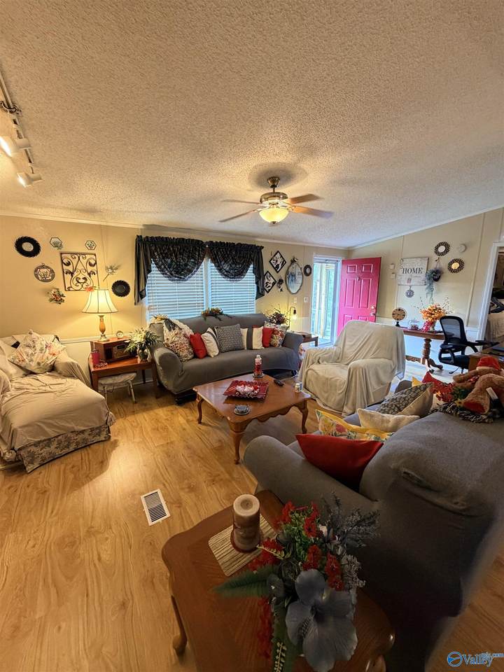 https://bt-photos.global.ssl.fastly.net/nalmls/1280_boomver_1_21925047-2.jpg