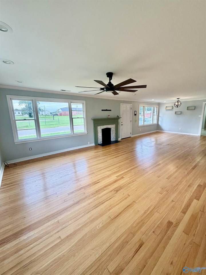 https://bt-photos.global.ssl.fastly.net/nalmls/1280_boomver_1_21925121-2.jpg