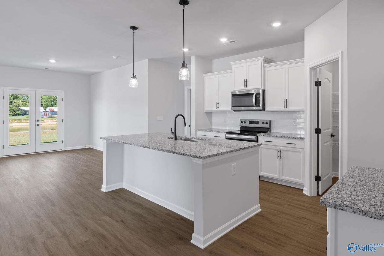 https://bt-photos.global.ssl.fastly.net/nalmls/orig_boomver_1_21925179-2.jpg
