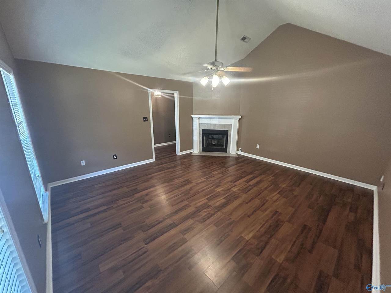 https://bt-photos.global.ssl.fastly.net/nalmls/1280_boomver_1_21925187-2.jpg