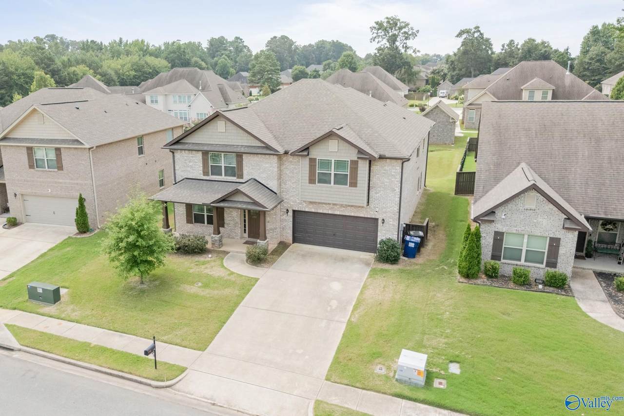 152 Kingswood Drive - Photo 1