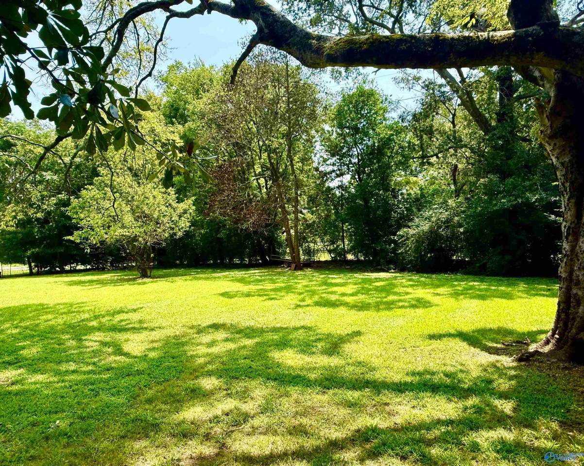 https://bt-photos.global.ssl.fastly.net/nalmls/1280_boomver_1_21925377-2.jpg