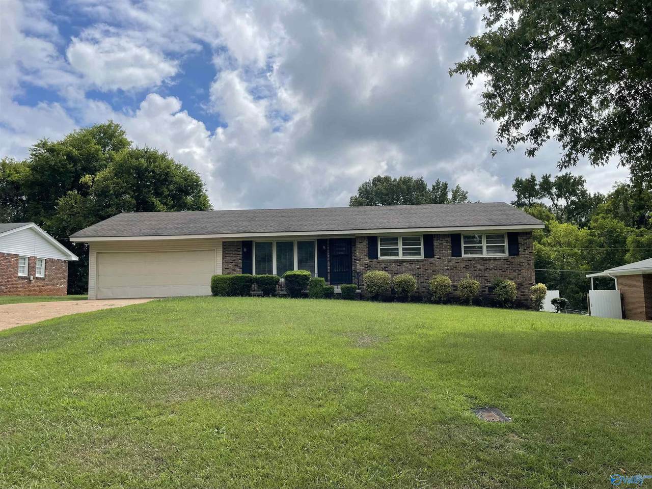 421 Lakeside Drive - Photo 1