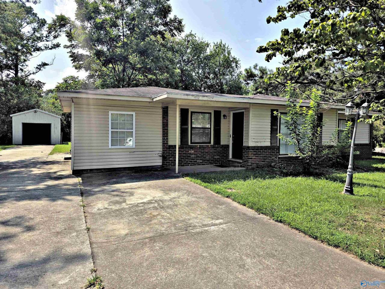 1429 6th Avenue Sw - Photo 1