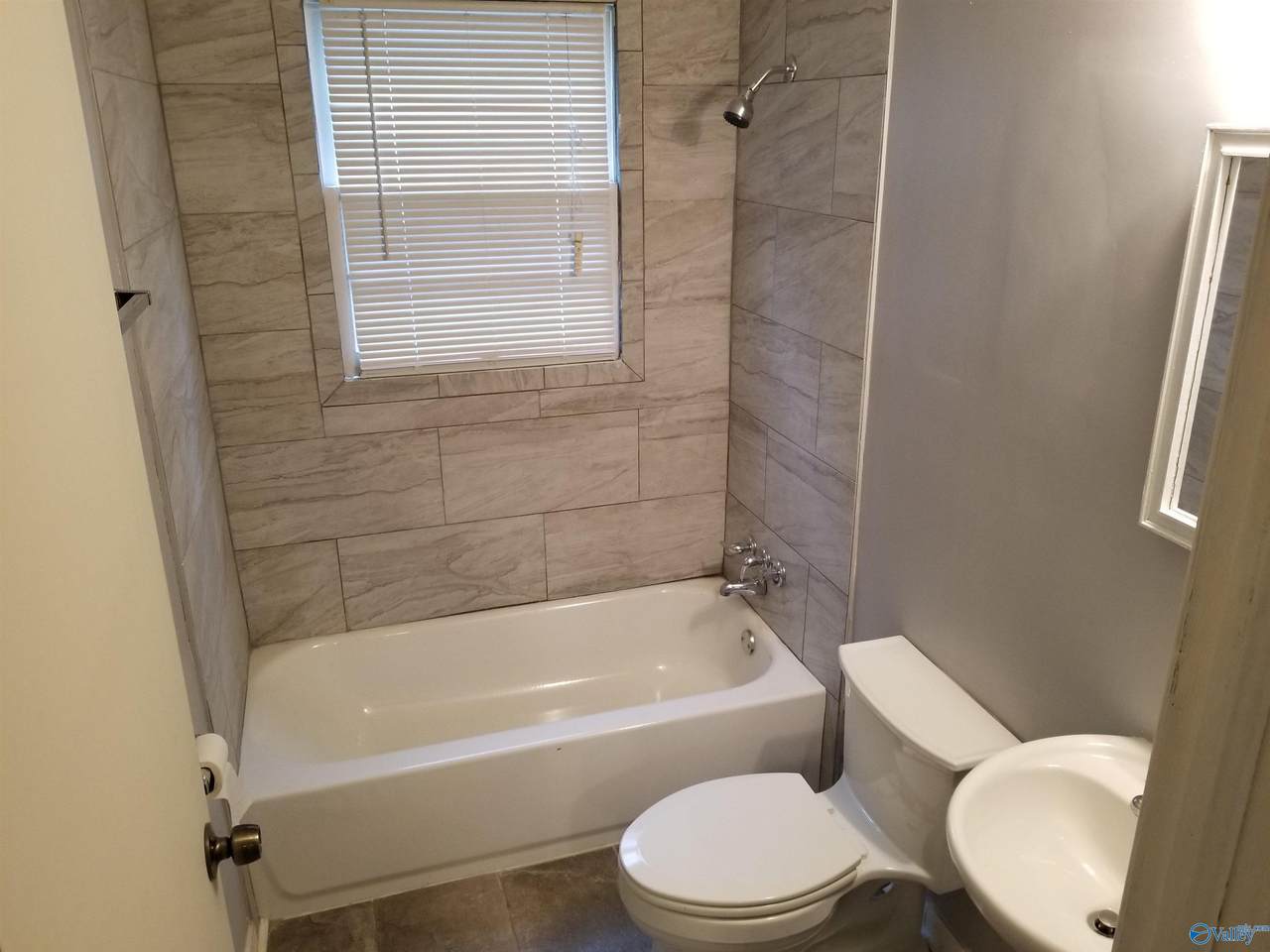 https://bt-photos.global.ssl.fastly.net/nalmls/1280_boomver_1_21925665-2.jpg