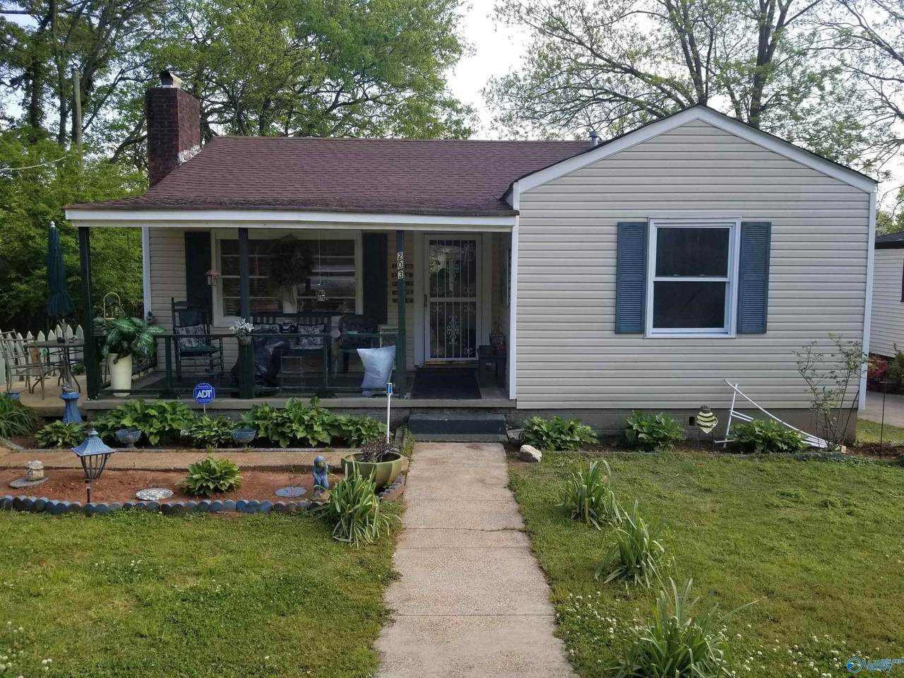 203 Richmond Drive - Photo 1