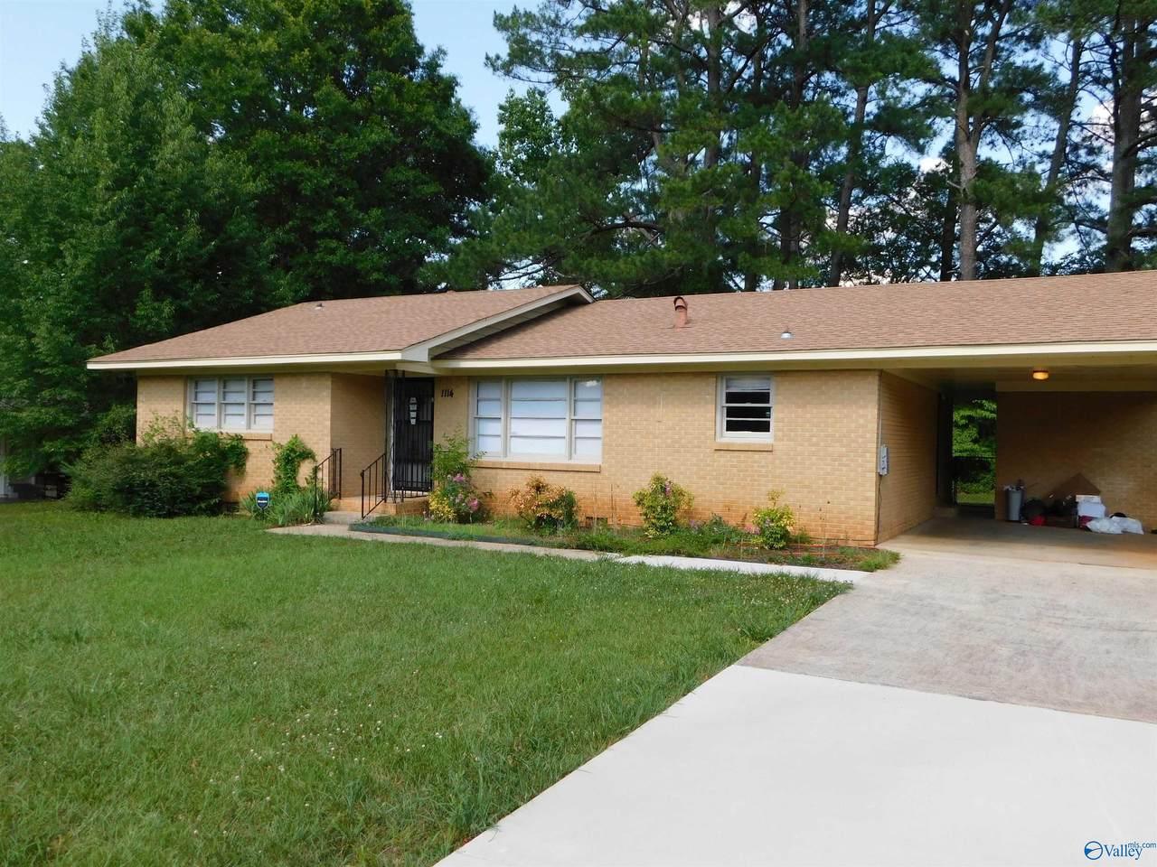 1114 Retlaw Street - Photo 1